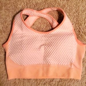 Astoria momentum sports crop size medium, peaches and cream.